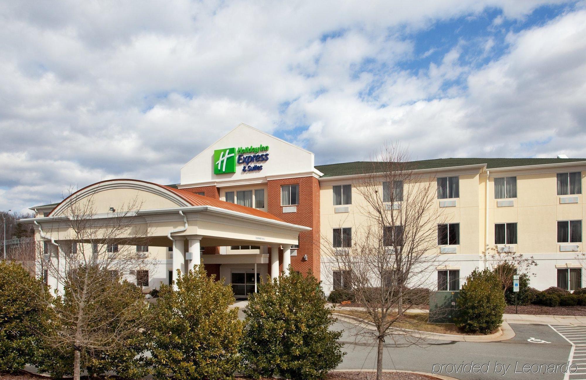 Holiday Inn Express Hotel & Suites Mebane By Ihg Exteriér fotografie