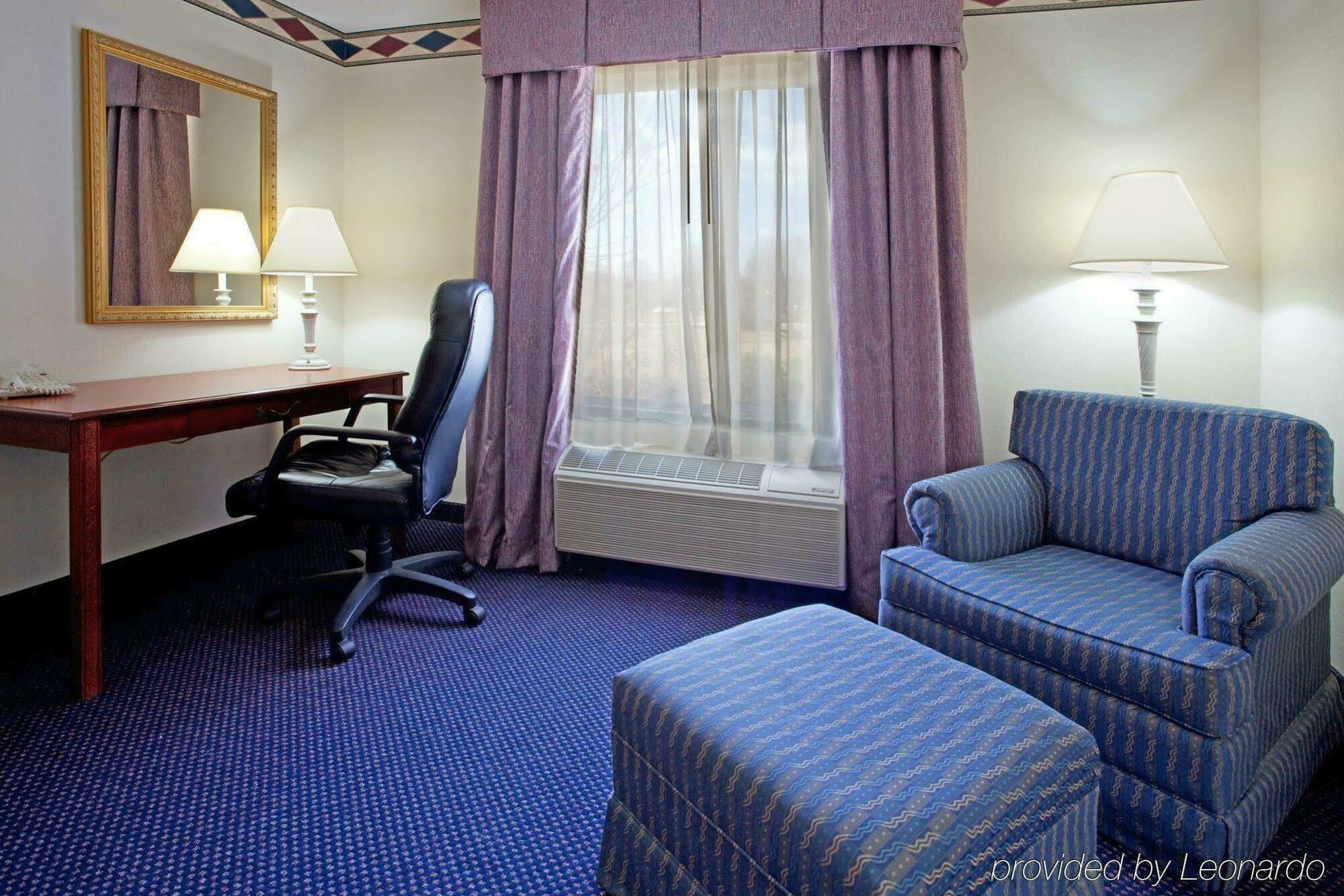 Holiday Inn Express Hotel & Suites Mebane By Ihg Exteriér fotografie