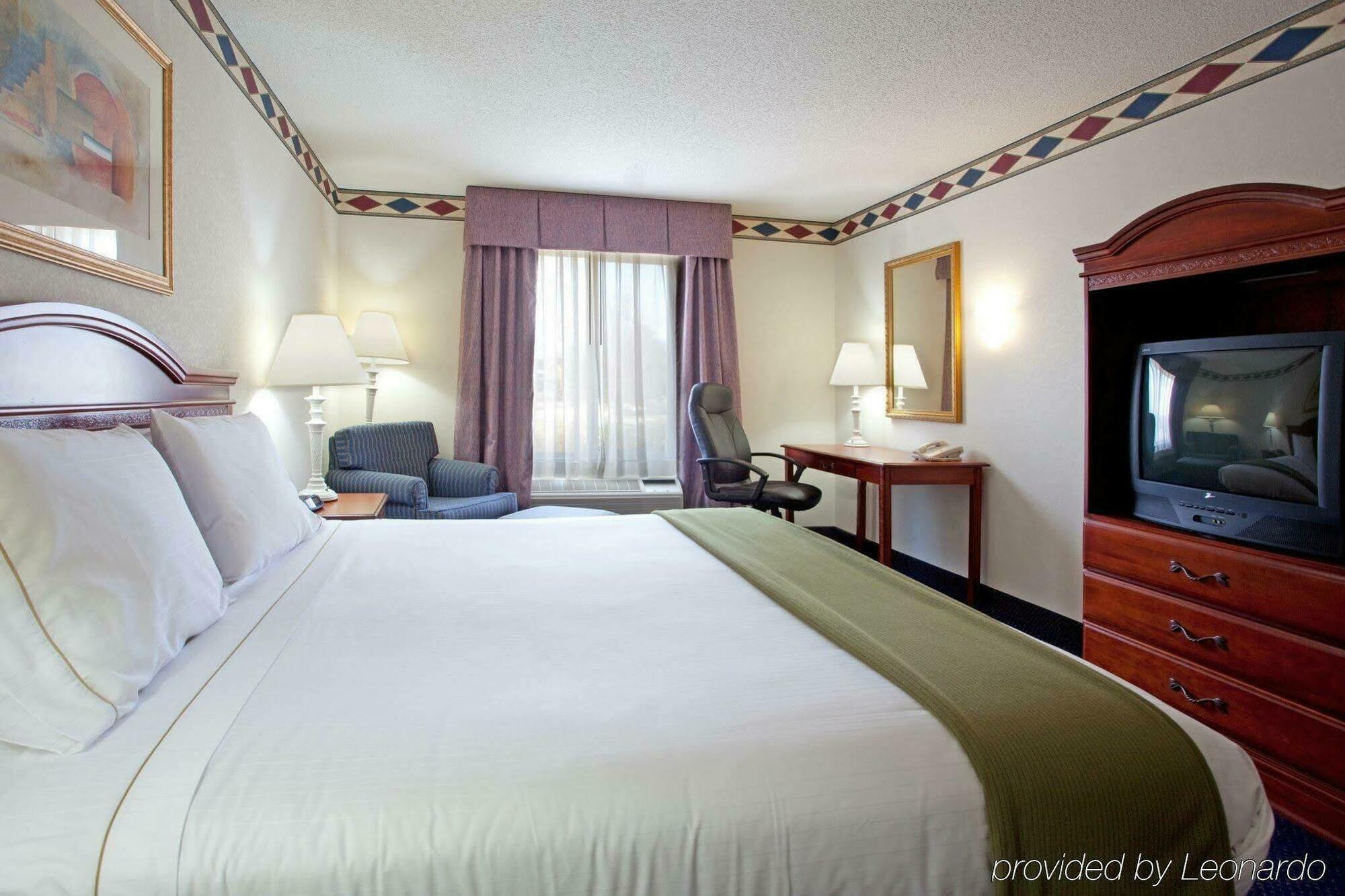 Holiday Inn Express Hotel & Suites Mebane By Ihg Exteriér fotografie