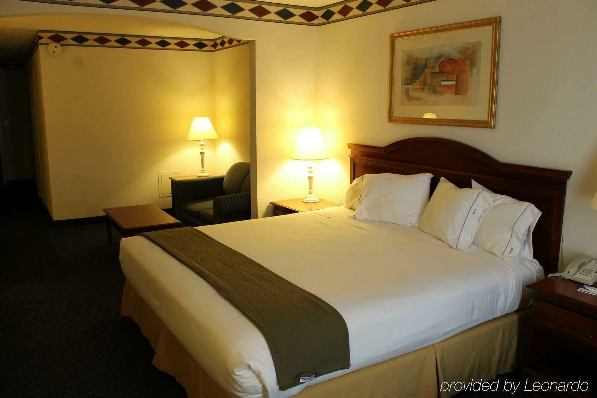 Holiday Inn Express Hotel & Suites Mebane By Ihg Exteriér fotografie