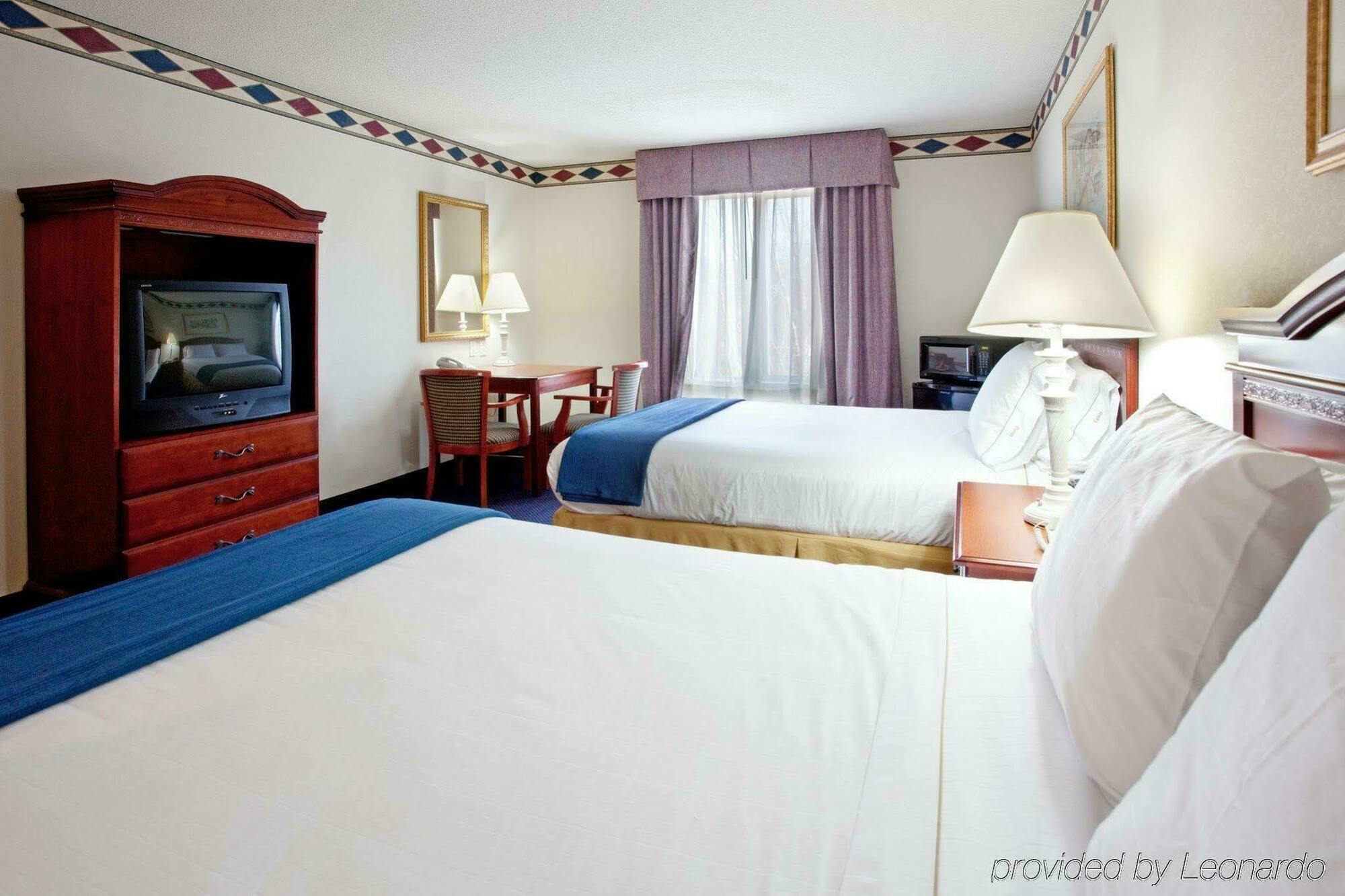 Holiday Inn Express Hotel & Suites Mebane By Ihg Exteriér fotografie